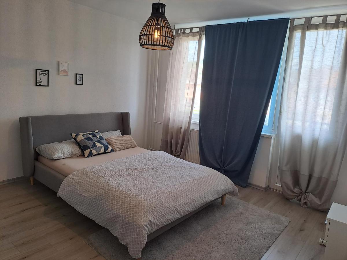 Ferienwohnung Enjoy Traveling Tuzla Exterior foto