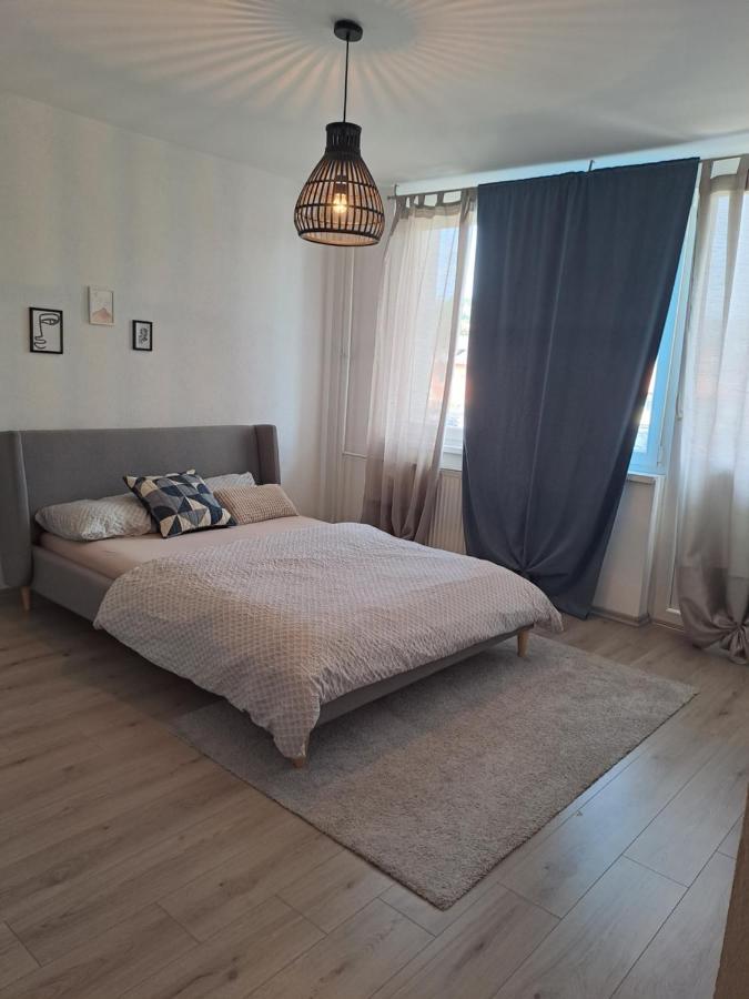 Ferienwohnung Enjoy Traveling Tuzla Exterior foto