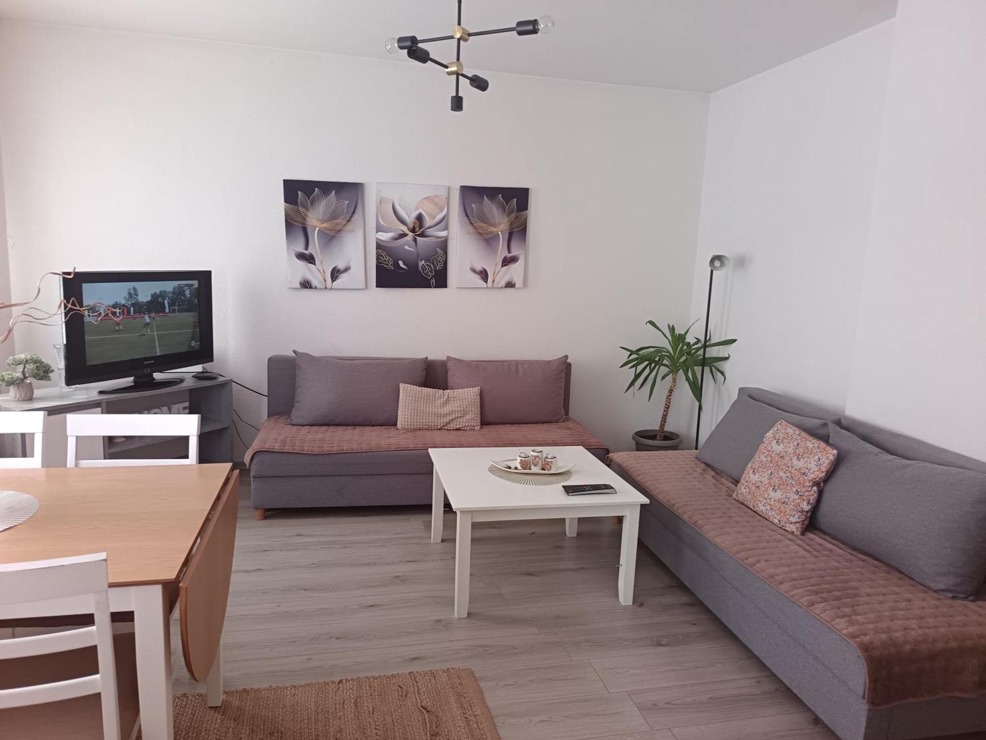 Ferienwohnung Enjoy Traveling Tuzla Exterior foto